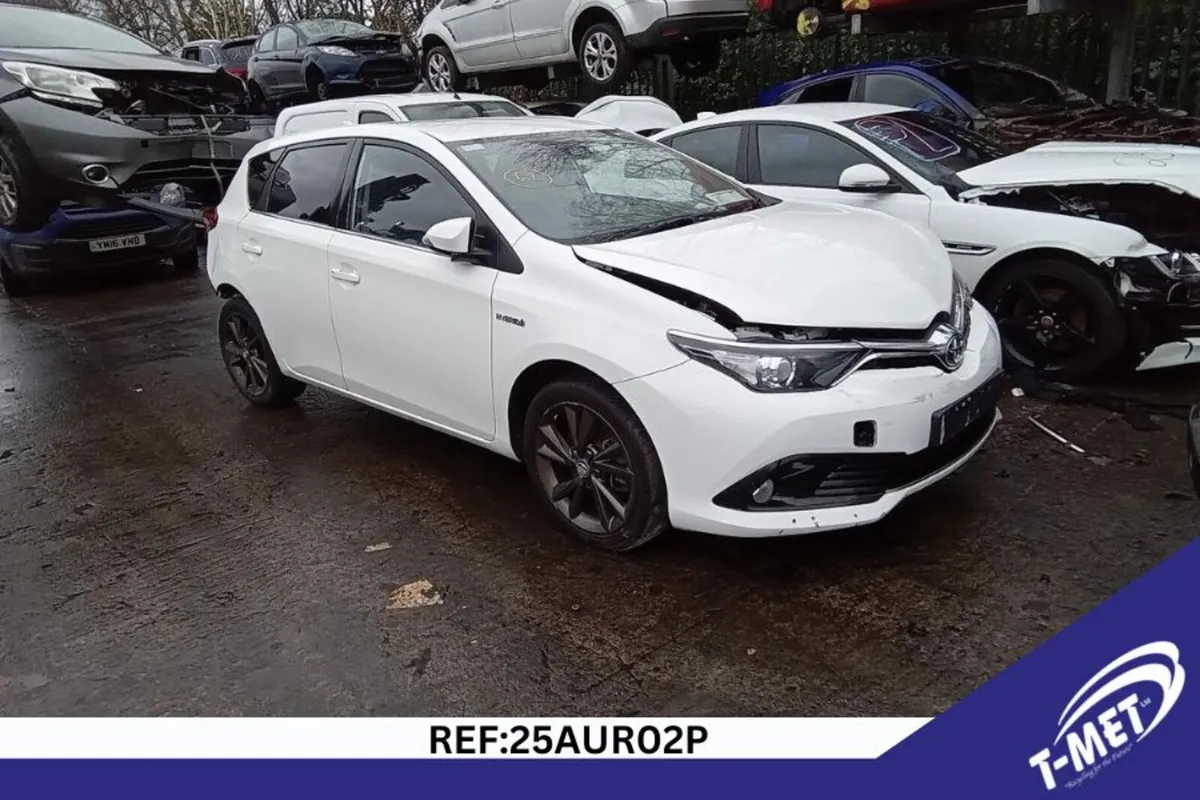 2017 TOYOTA AURIS BREAKING FOR PARTS - Image 1