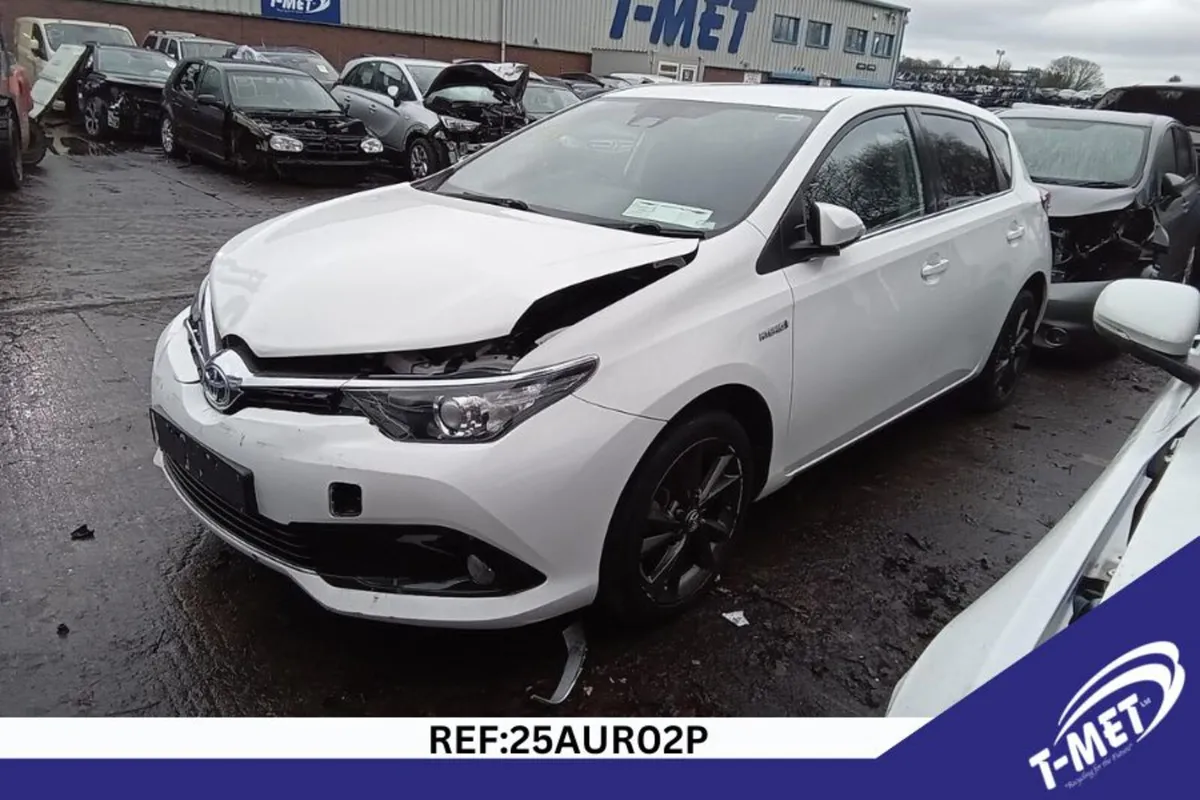 2017 TOYOTA AURIS BREAKING FOR PARTS - Image 2