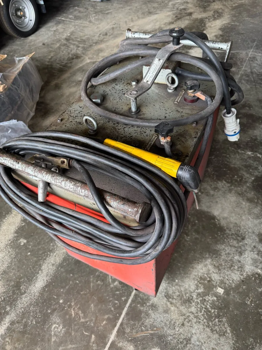 Arc Welding machine - Image 1