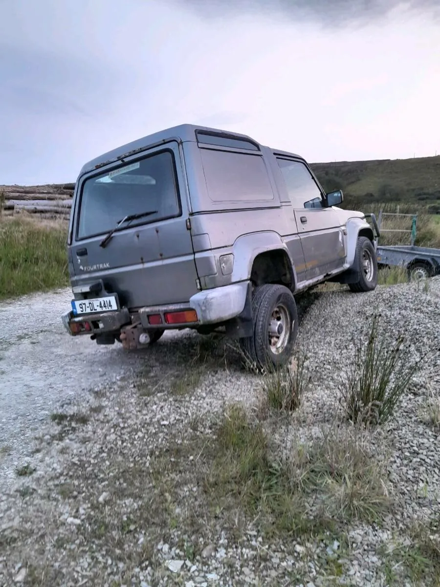 2000 daihatsu fourtrak lwb side steps - Image 2