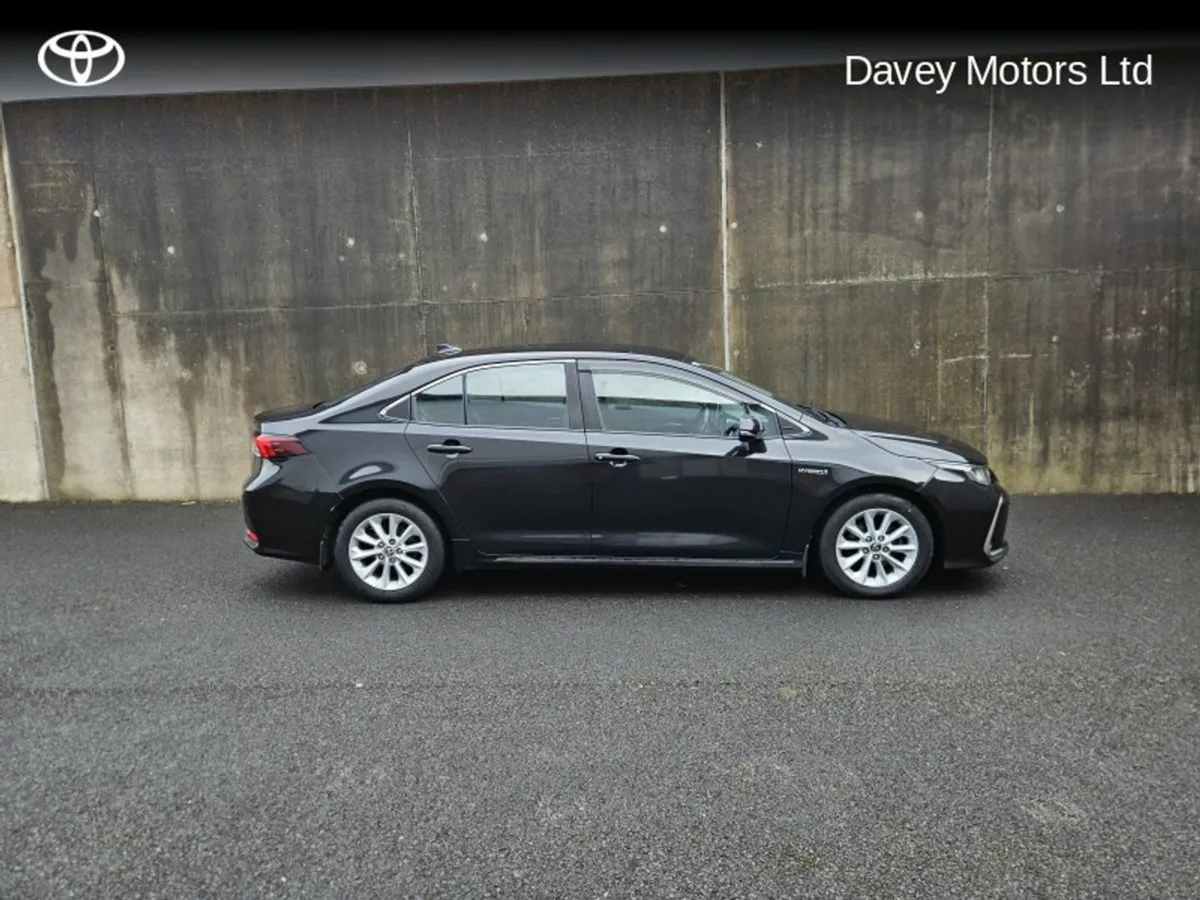 Toyota Corolla Corolla HYB Luna Saloon - Image 3