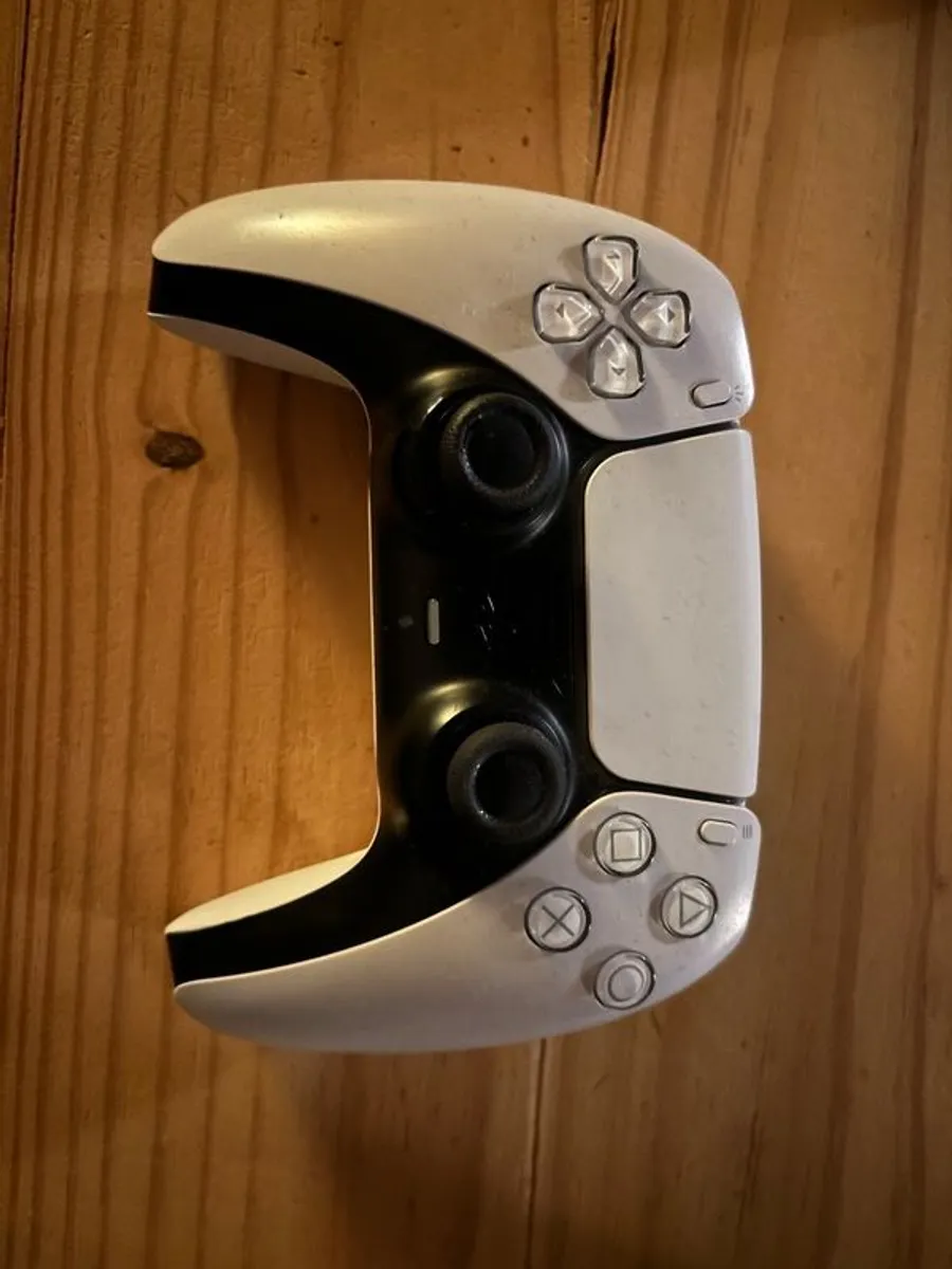 PS5 Bundle - Image 4