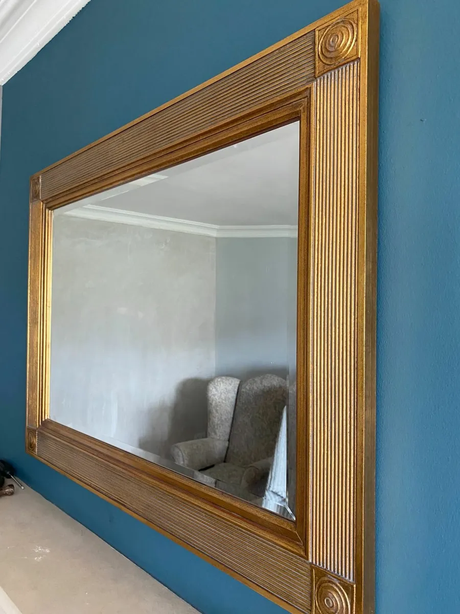 Elegant gold-framed mirror - Image 1