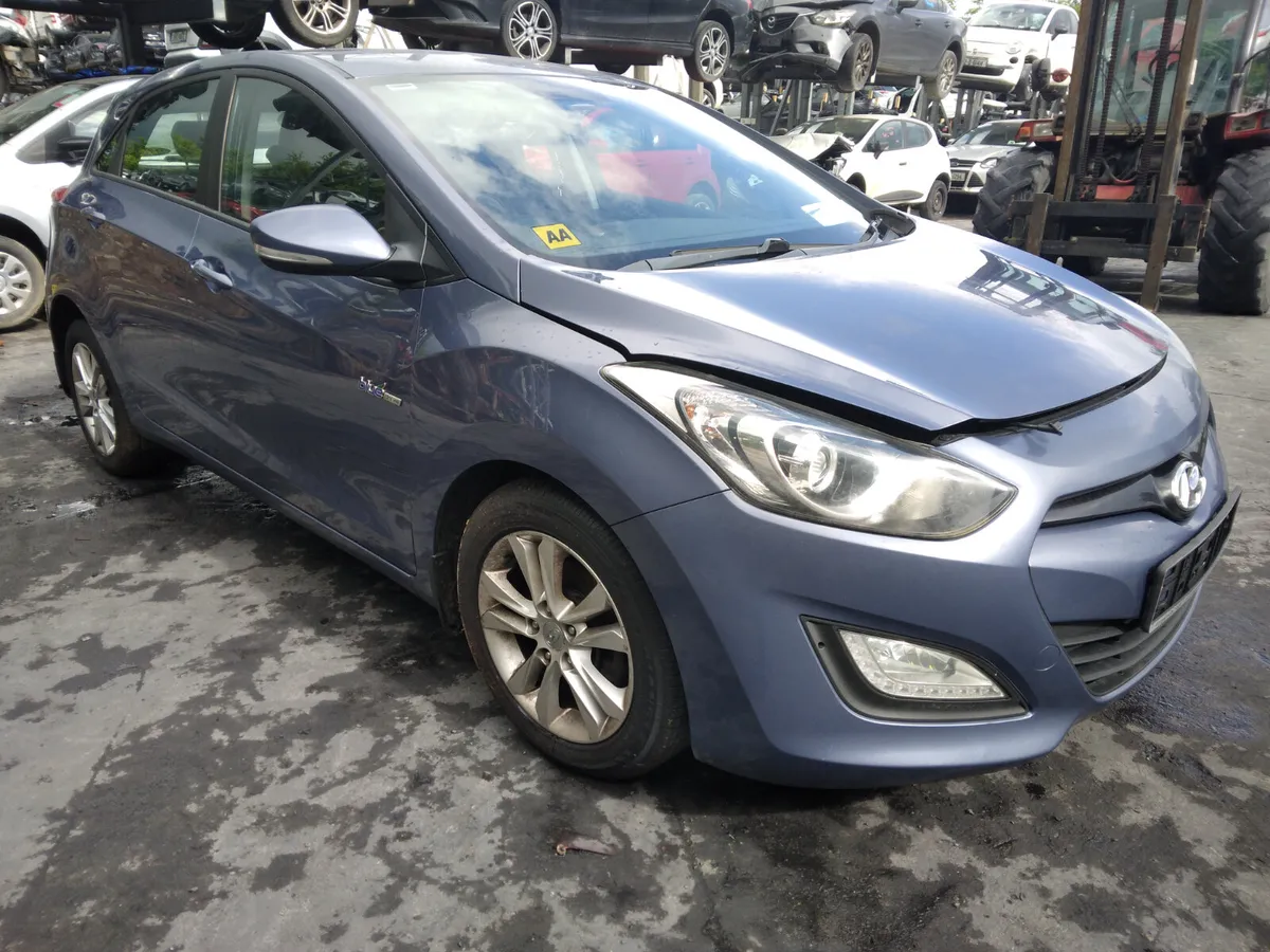 2013 Hyundai i30 1.6 crdi Breaking/Dismantling - Image 2