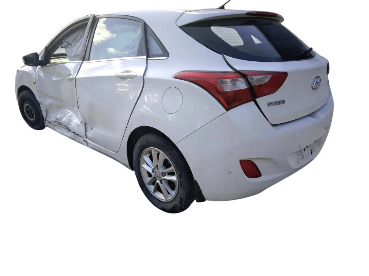 2015 HYUNDAI I30 Breaking/Dismantling - Image 3