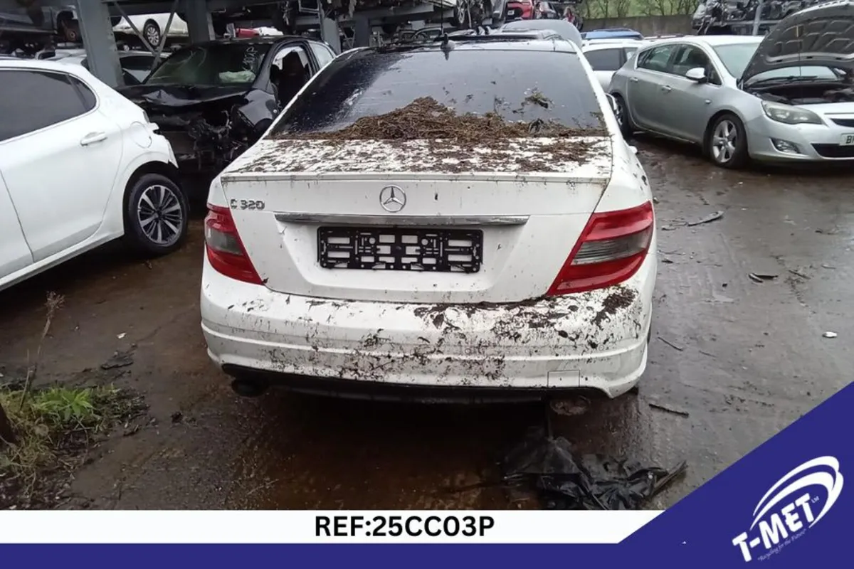 2008 MERCEDES C-CLASS BREAKING FOR PARTS - Image 2