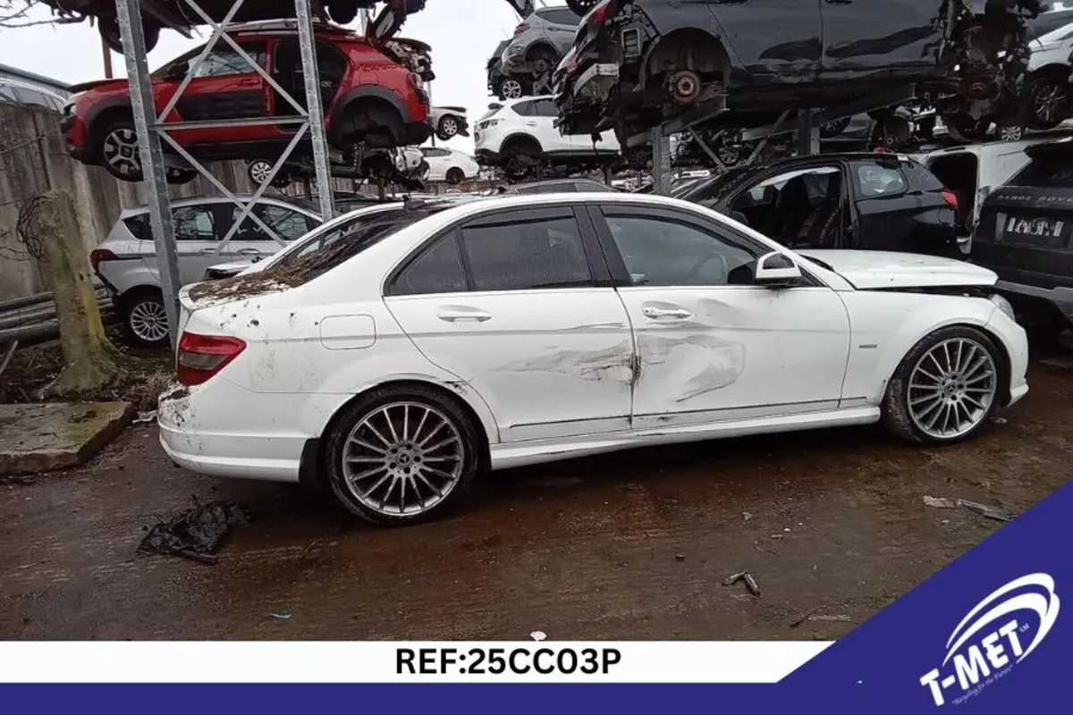 2008 MERCEDES C-CLASS BREAKING FOR PARTS - Image 3