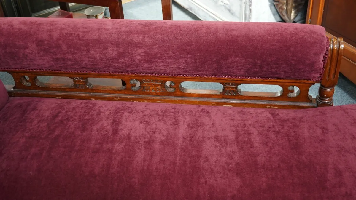 Elegant Victorian-Style Chaise Lounge - Image 4