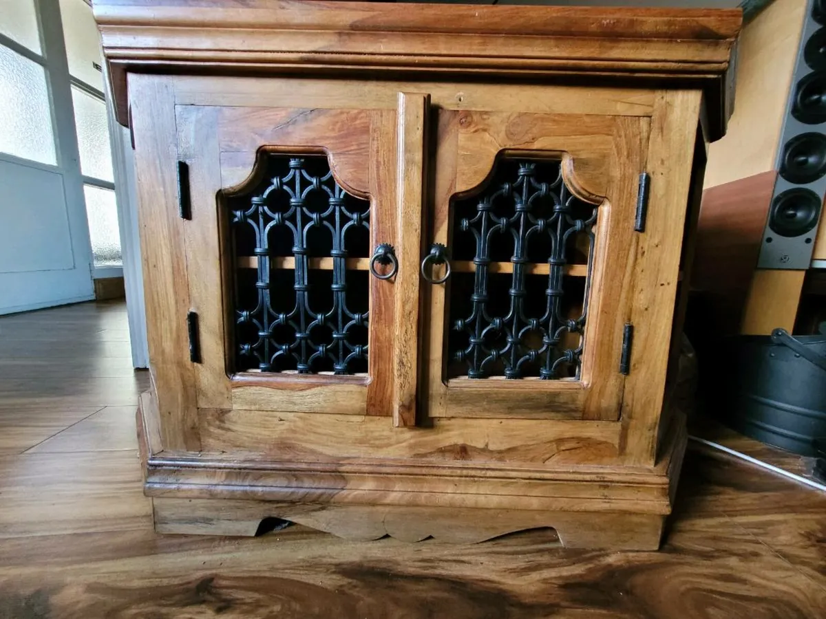 TV stand - Image 2