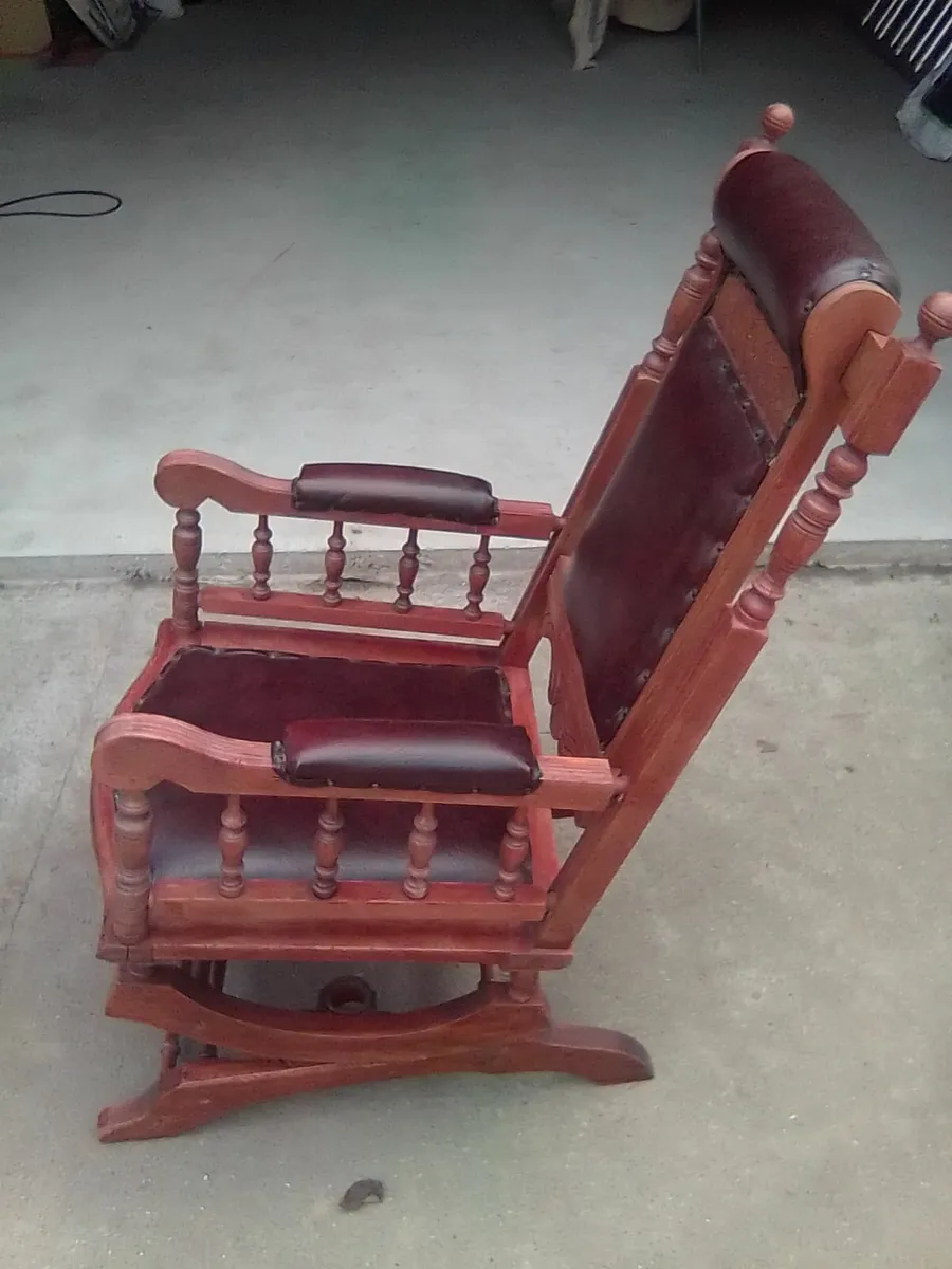 ANTIQUE ROCKING CHAIR - Image 2