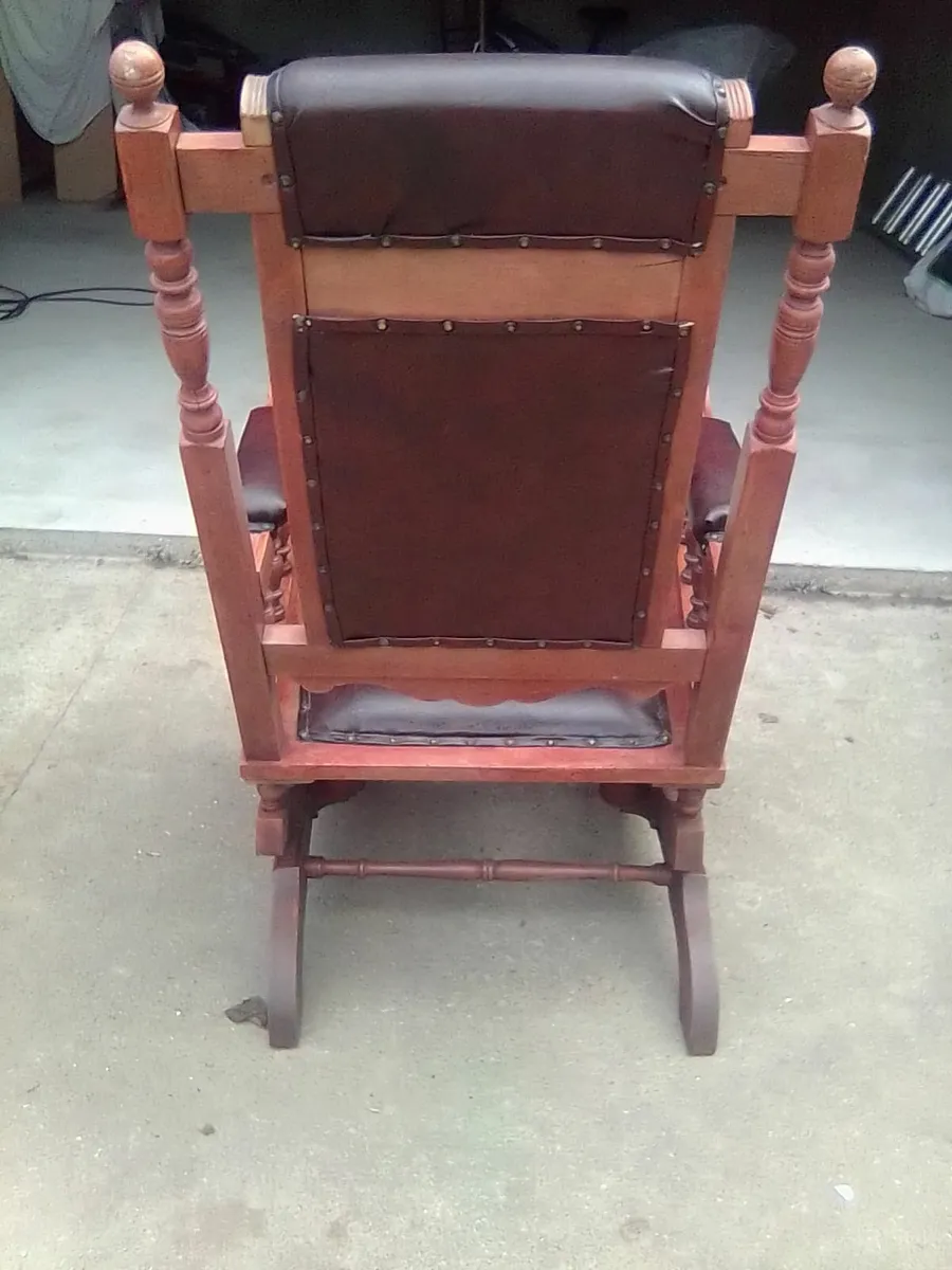 ANTIQUE ROCKING CHAIR - Image 4