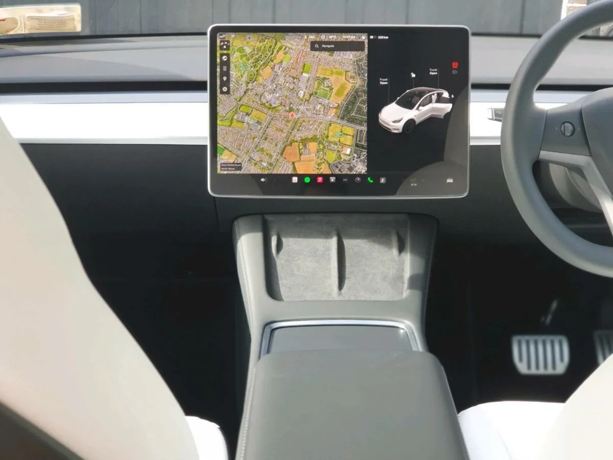 Tesla Model Y Performance AWD - Image 2