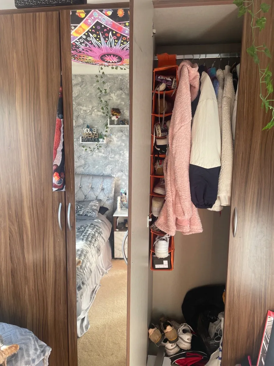 Double wardrobes - Image 3