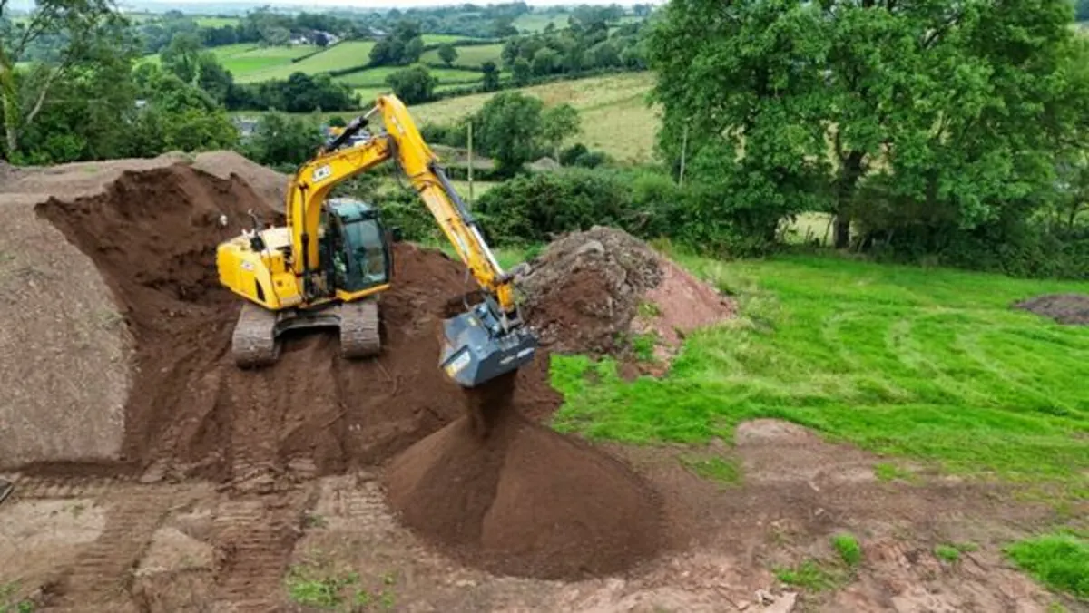 Hardox Screening Bucket - Image 1