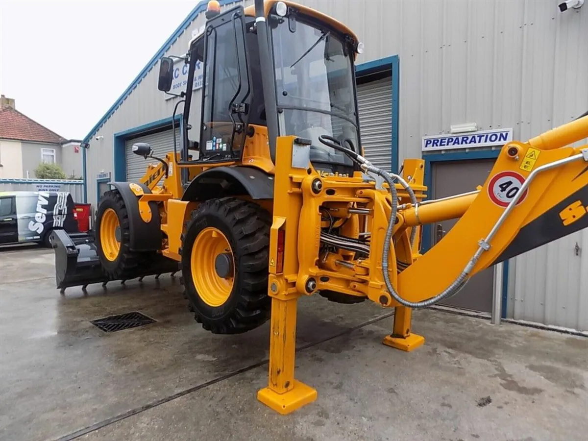 VENIERI 8 23F BACK HOE LOADER  ( EX DEMONSTRATOR ) - Image 3