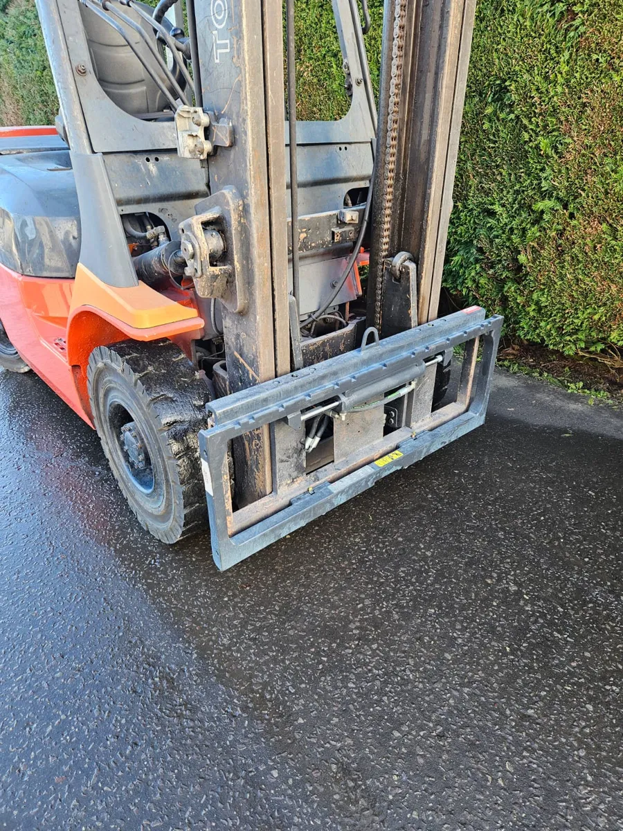 Toyota 2.5 ton forklift - Image 4