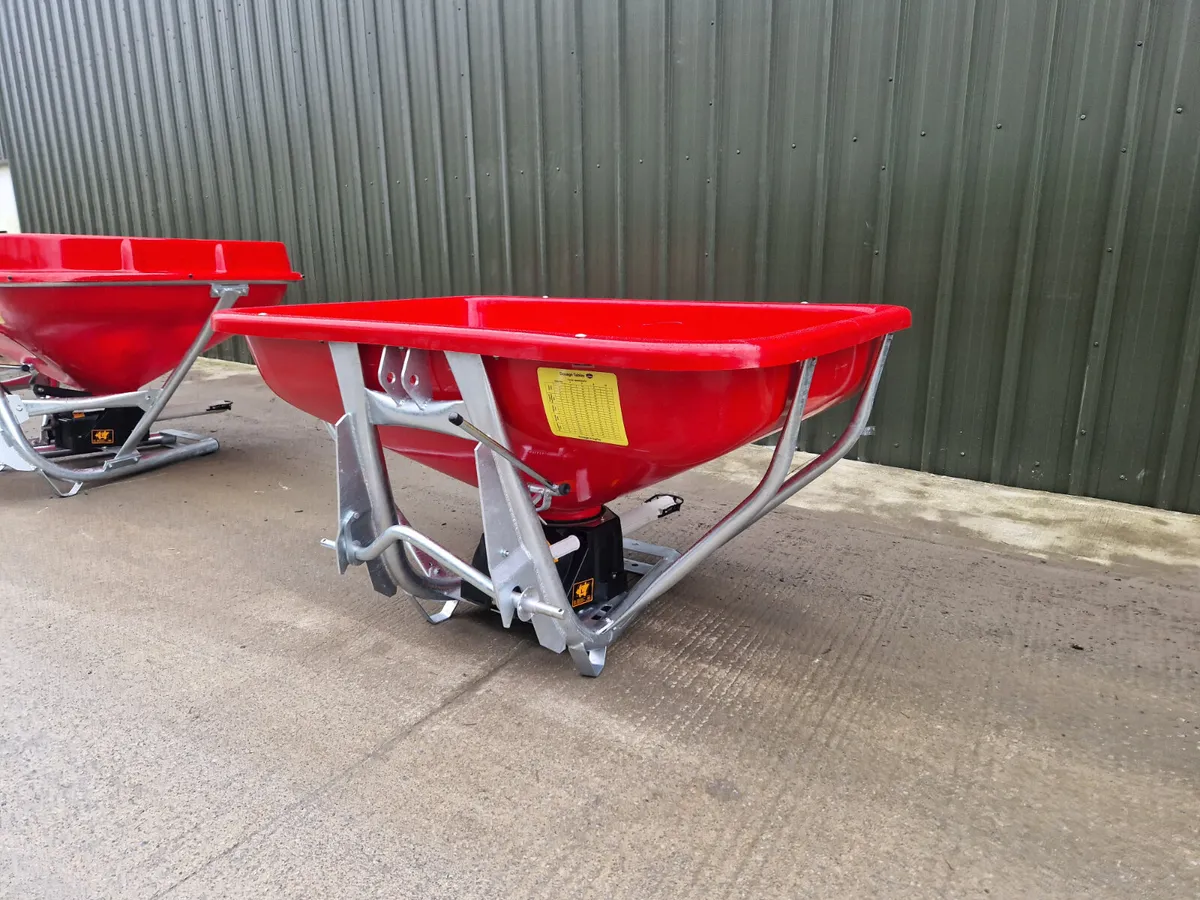 Rhino 800ltr wagtail spreaders - Image 1
