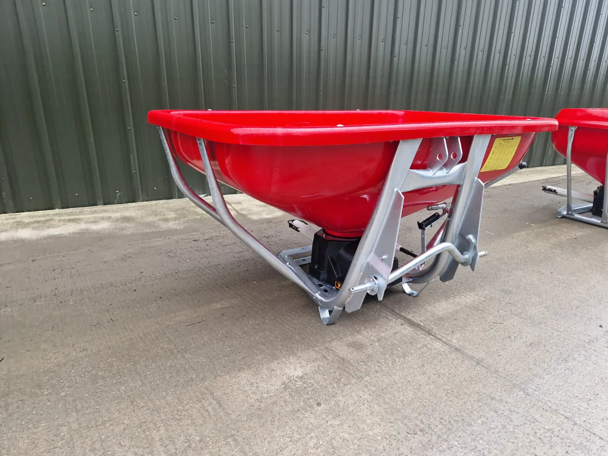 Rhino 800ltr wagtail spreaders - Image 3