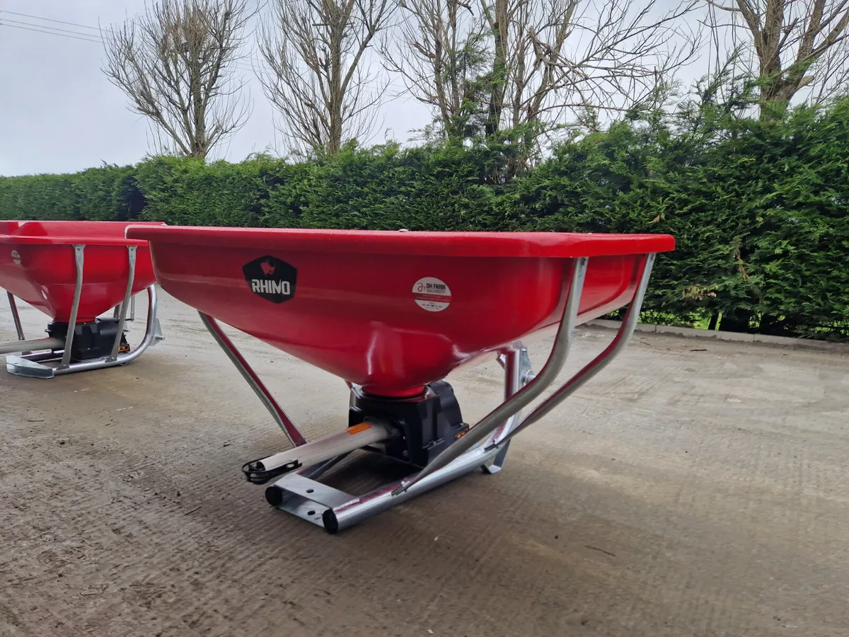 Rhino 800ltr wagtail spreaders - Image 4