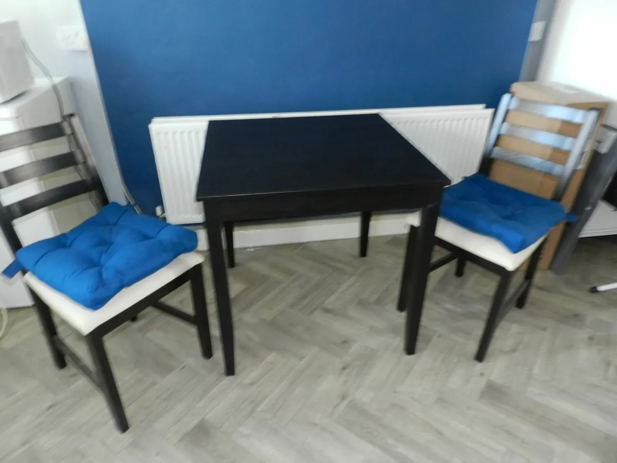Table and Chairs - Image 1