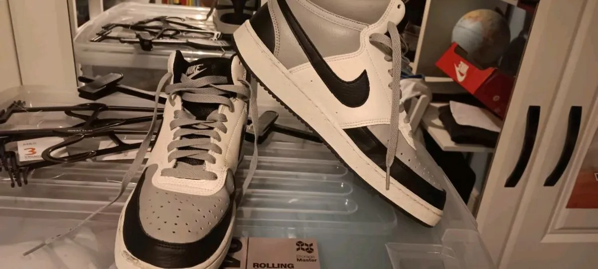 Nike shoes - Image 1