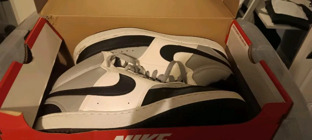 Nike shoes - Image 2