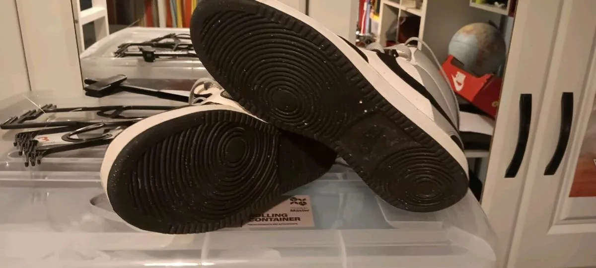 Nike shoes - Image 4