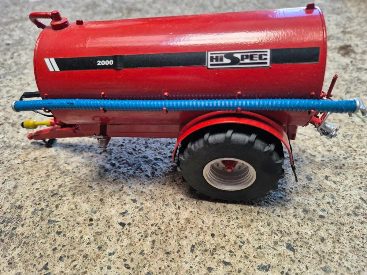 1:32 scale farm models - Image 1