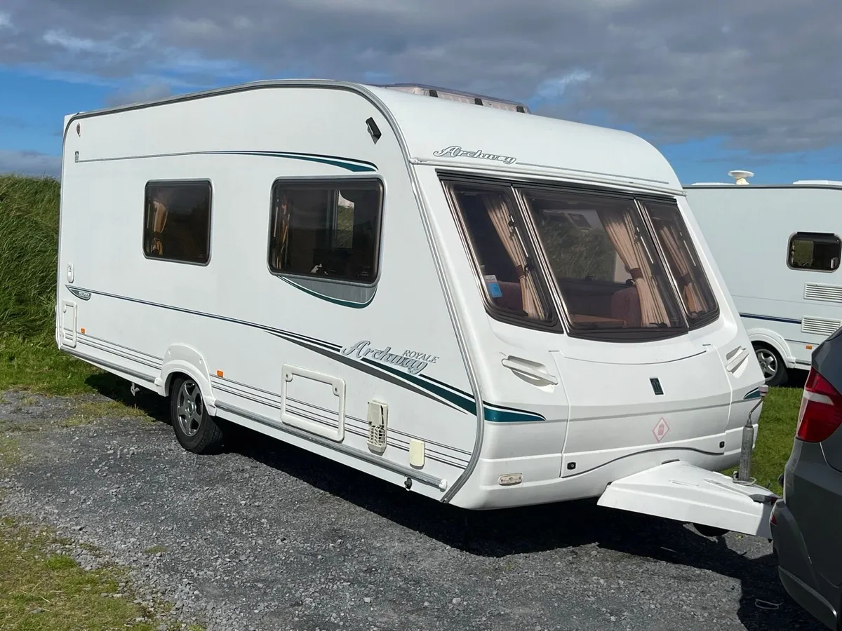 Royale Archway 4 Berth Caravan ** Spotless ** - Image 1