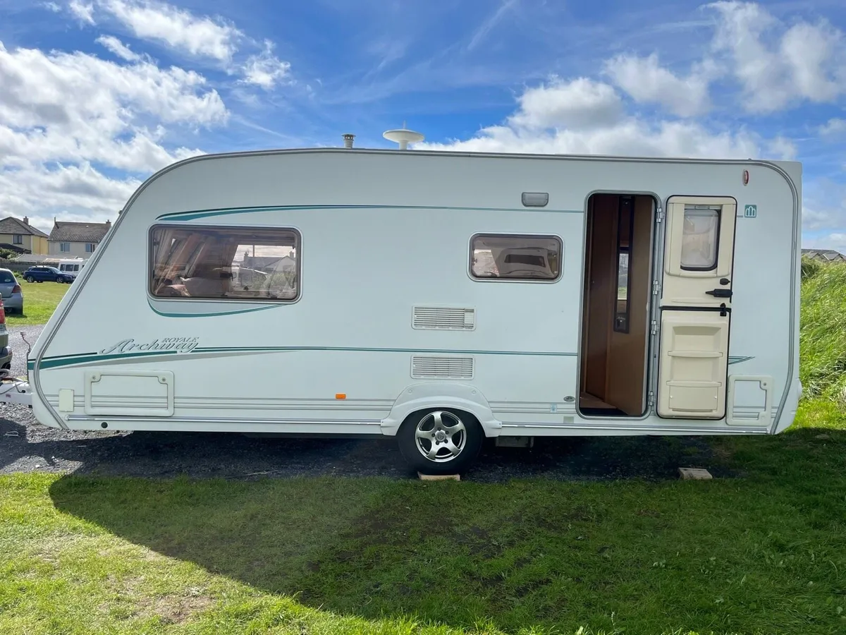 Royale Archway 4 Berth Caravan ** Spotless ** - Image 3