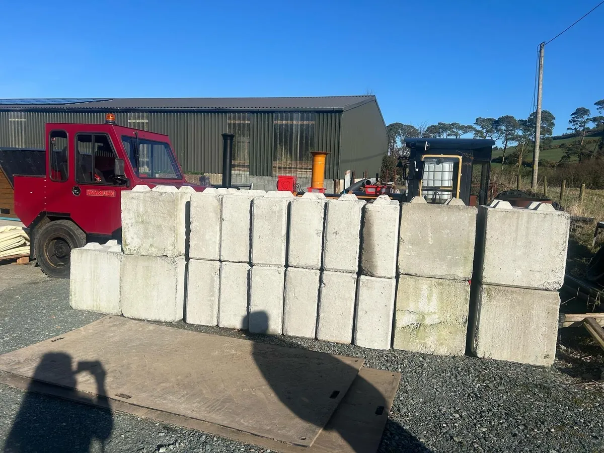 Concrete weights ( Kelly Blocks)