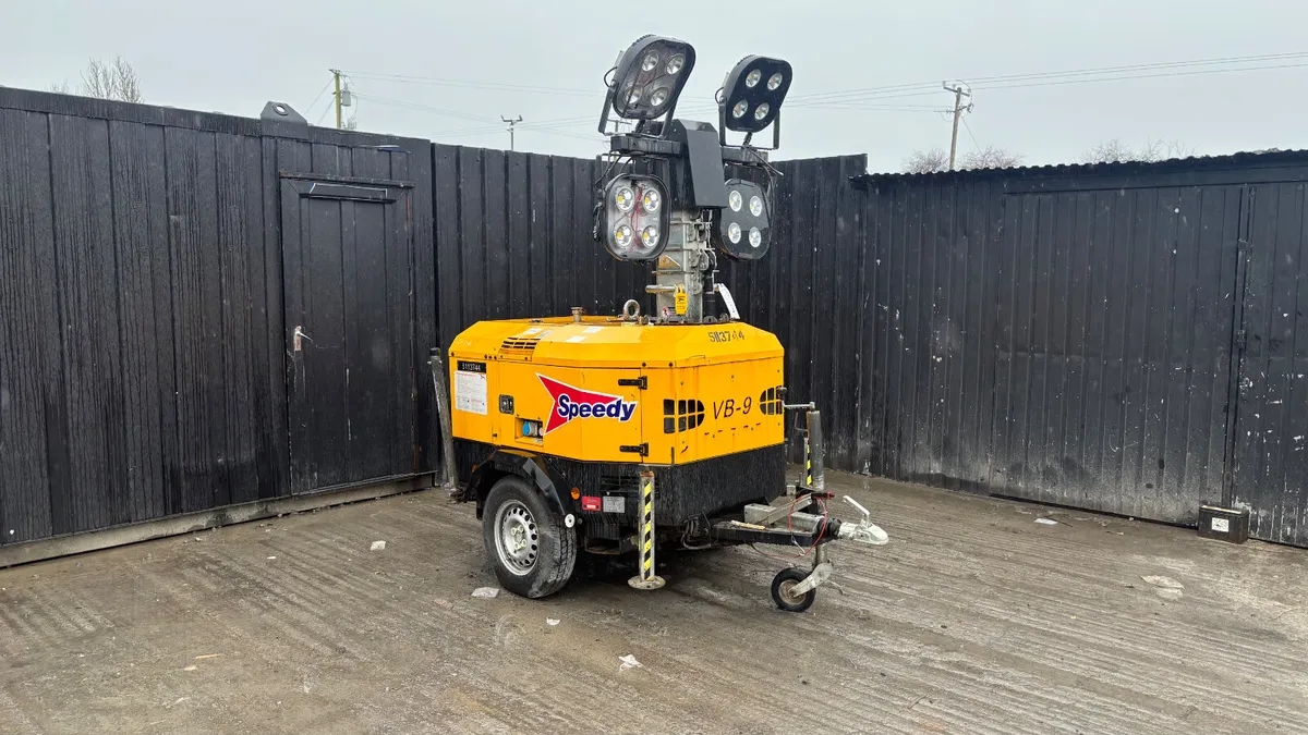VB9 Tower Light and Generator - Image 1