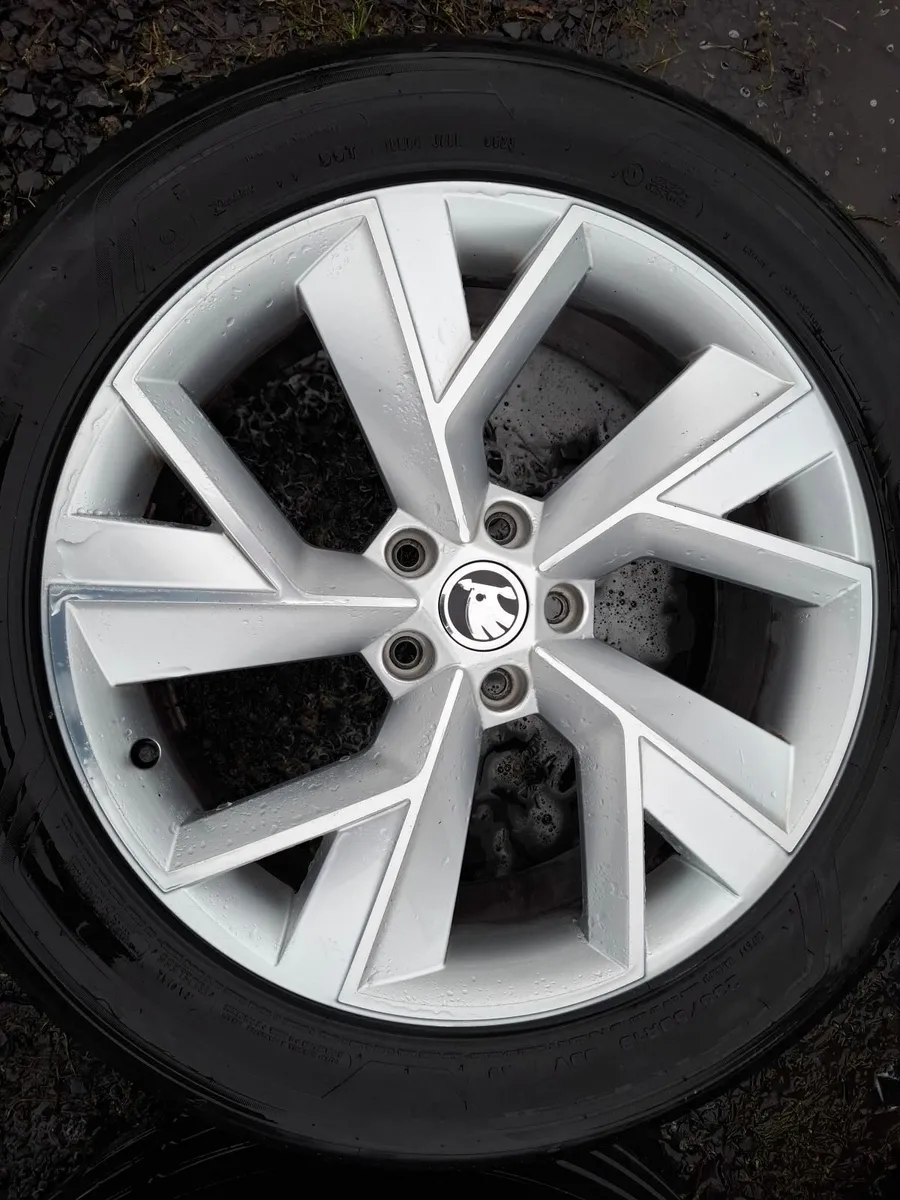 19" Genuine Skoda Kodiaq Alloys with tyres - Image 1