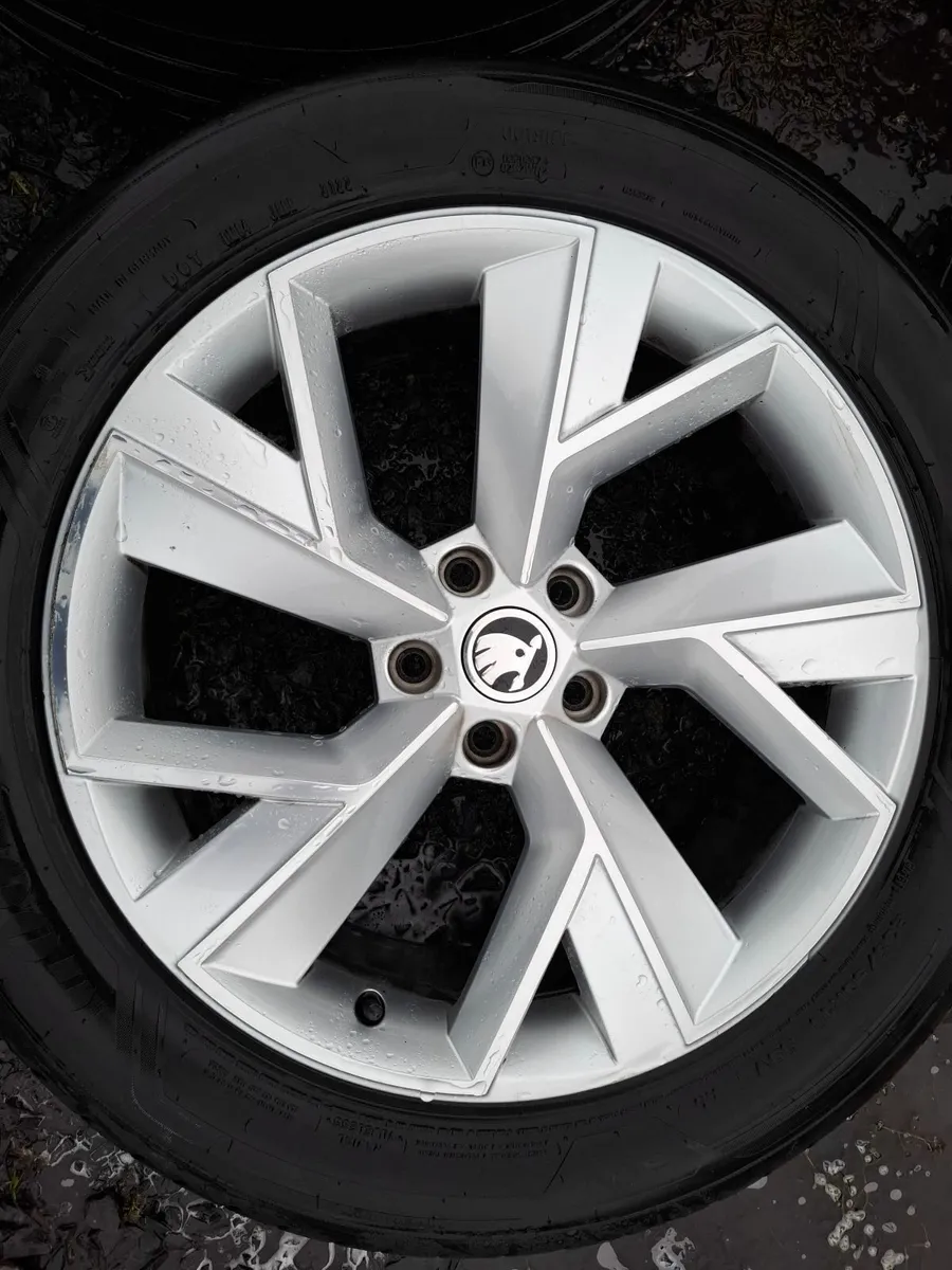 19" Genuine Skoda Kodiaq Alloys with tyres - Image 4