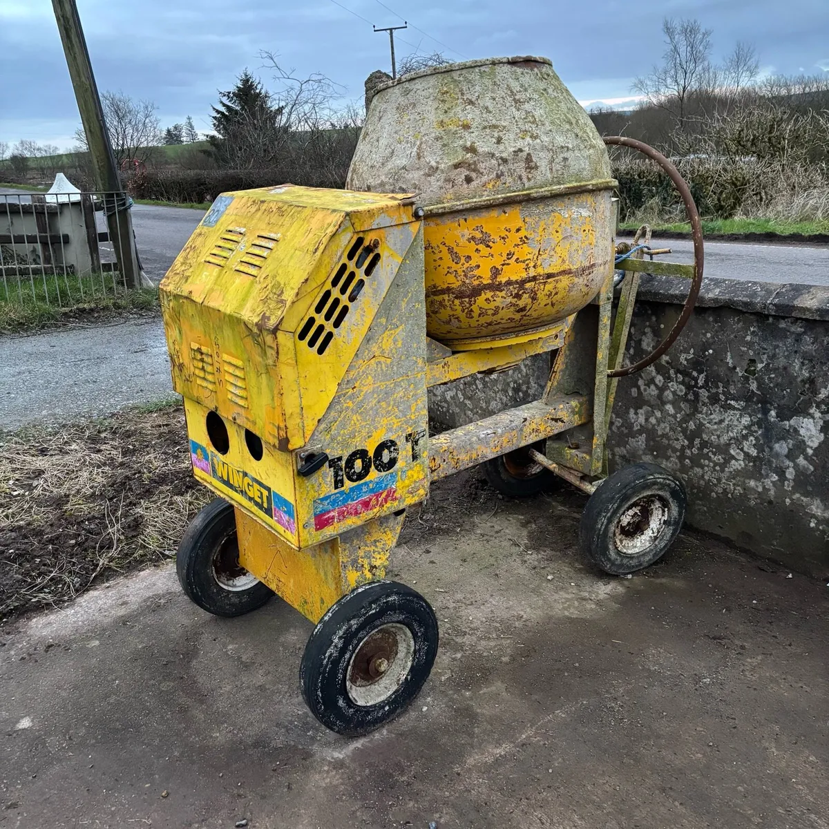 2015 Winget 100t Mixer - Image 1