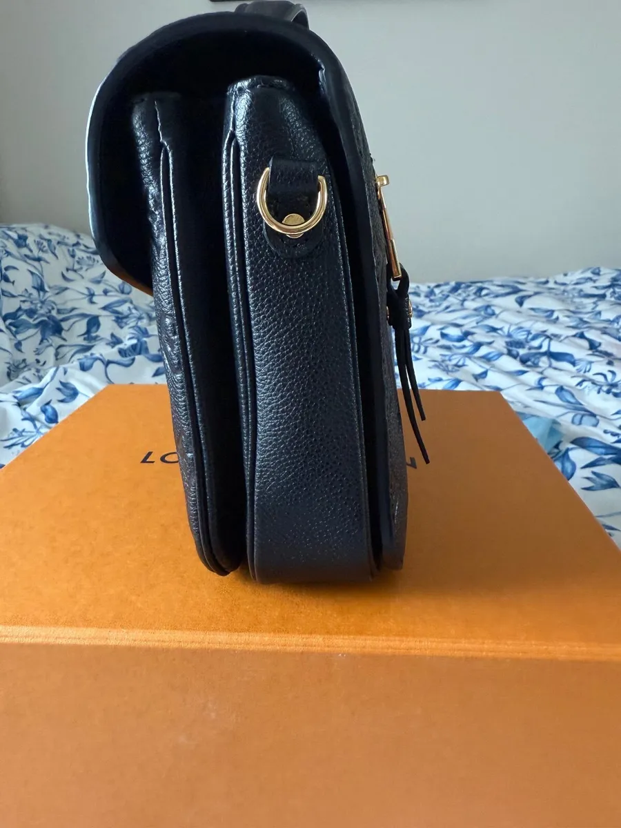Louis Vuitton Pochette Metis - Image 1