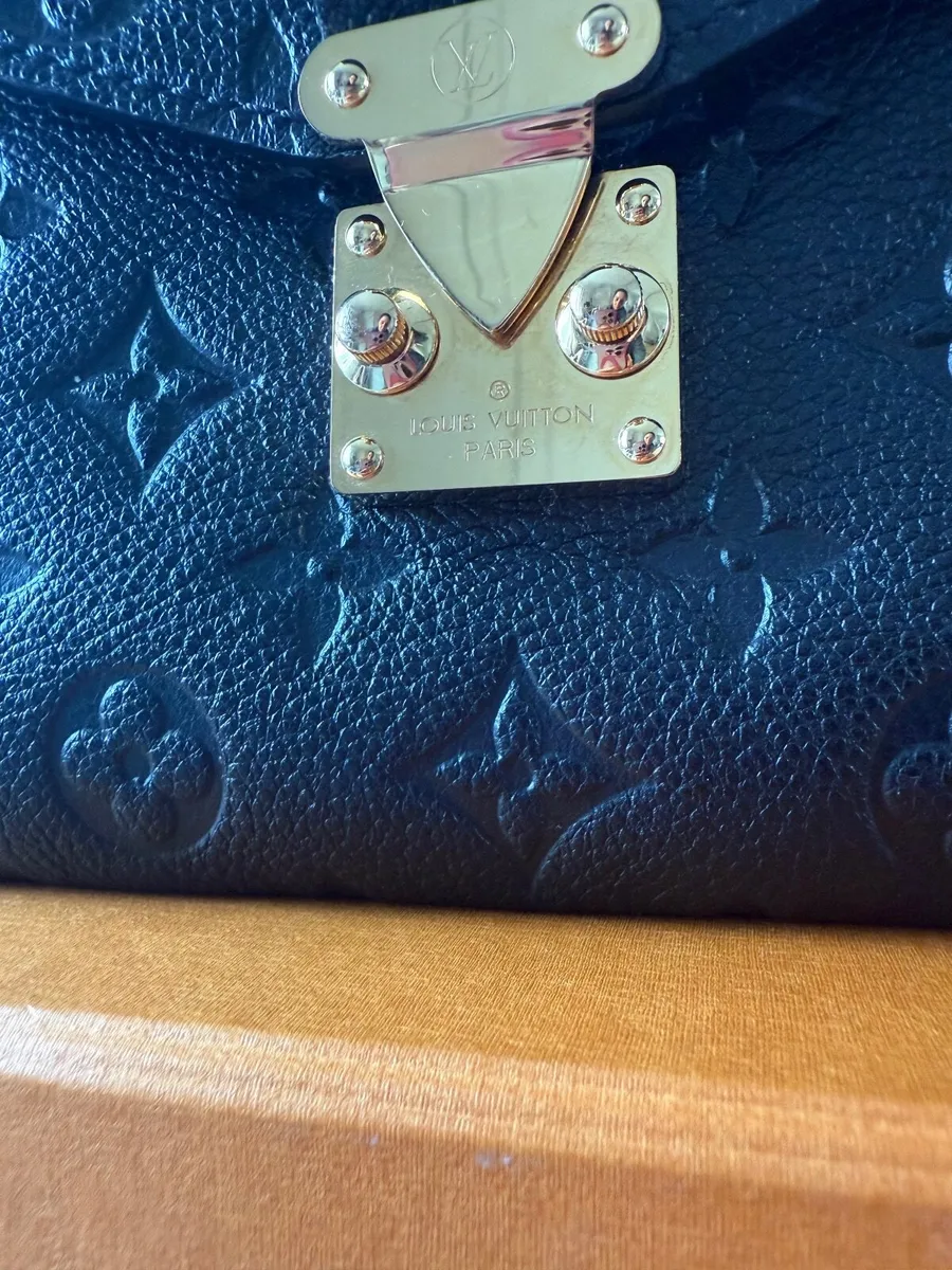 Louis Vuitton Pochette Metis - Image 4