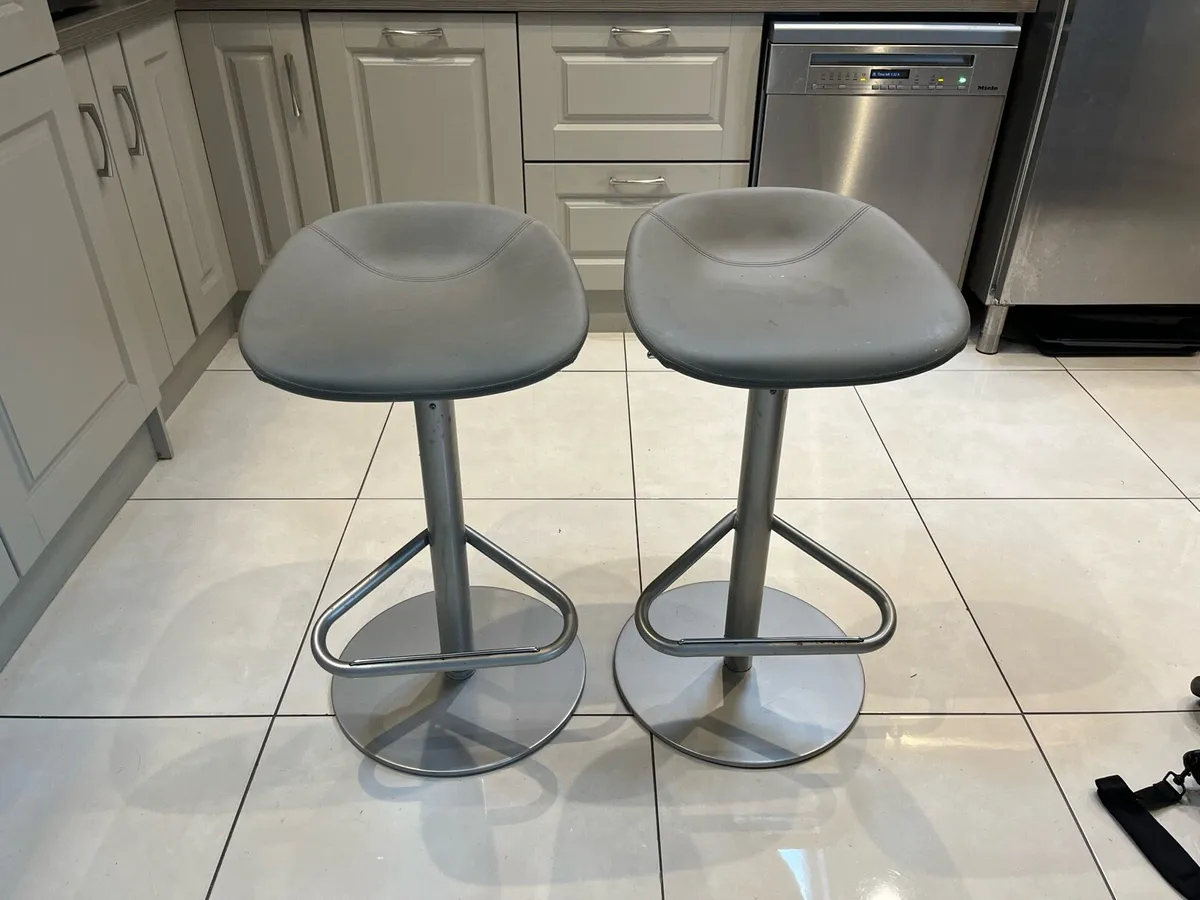 Kitchen stools - Image 1