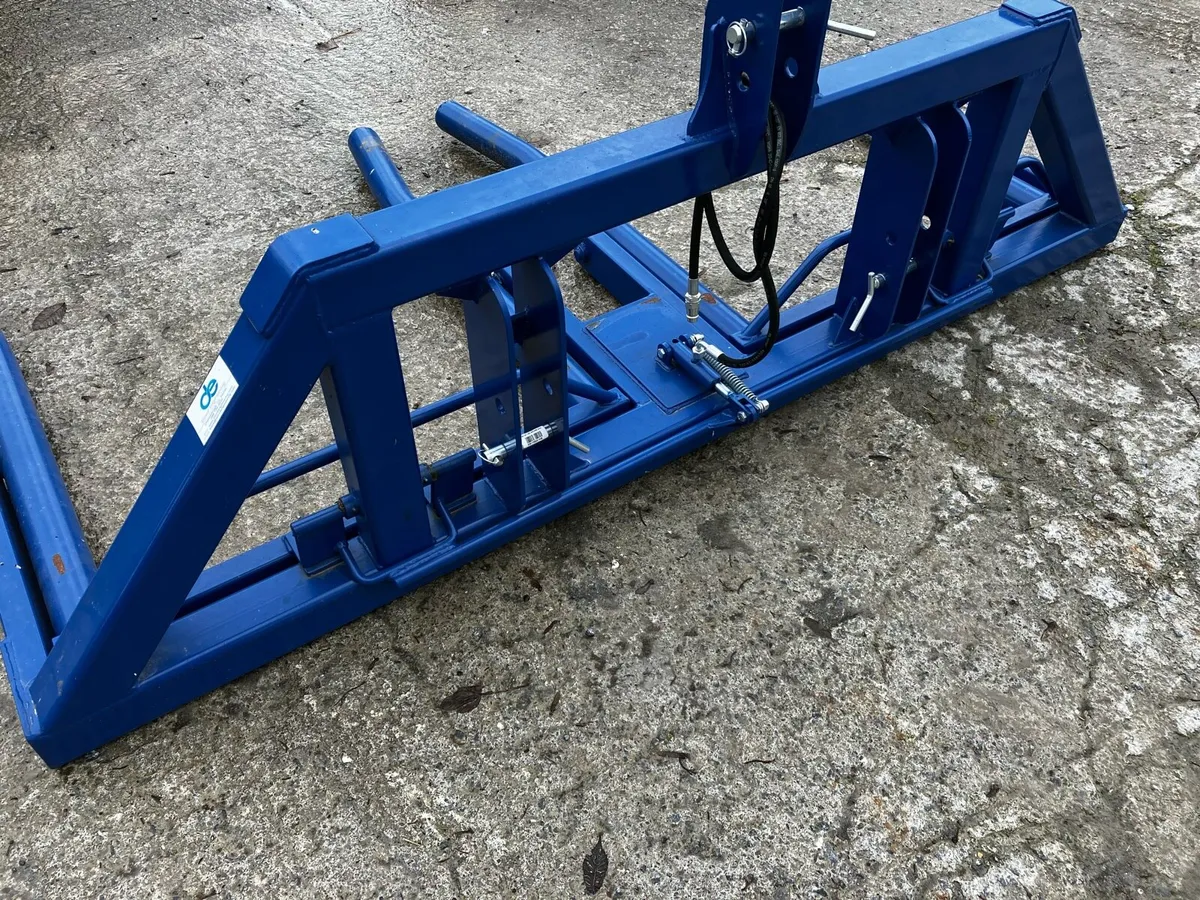 Dowd double bale handler  hydraulic latch - Image 1
