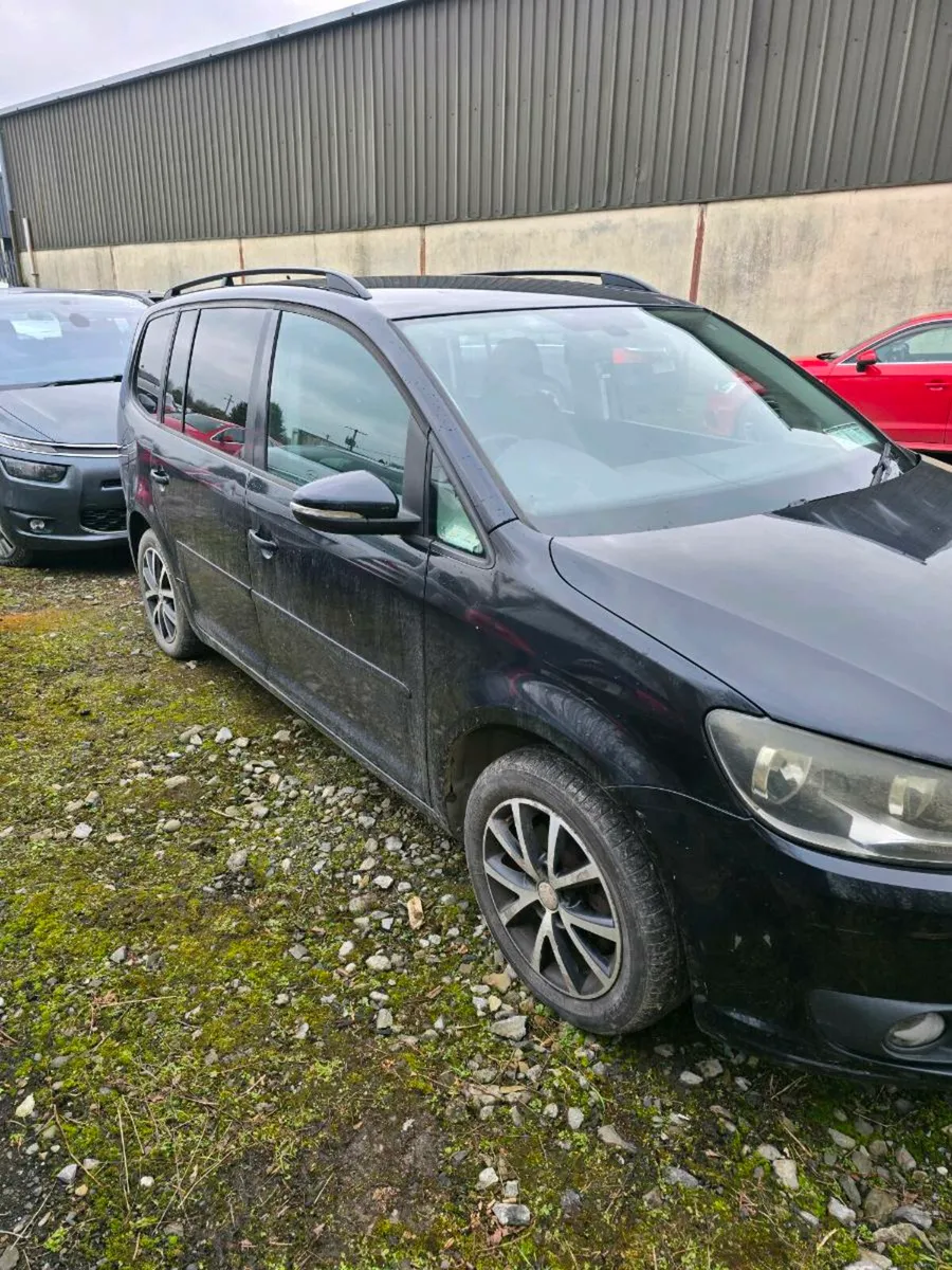 VW TOURAN 2010 1.6 TDI - Image 2