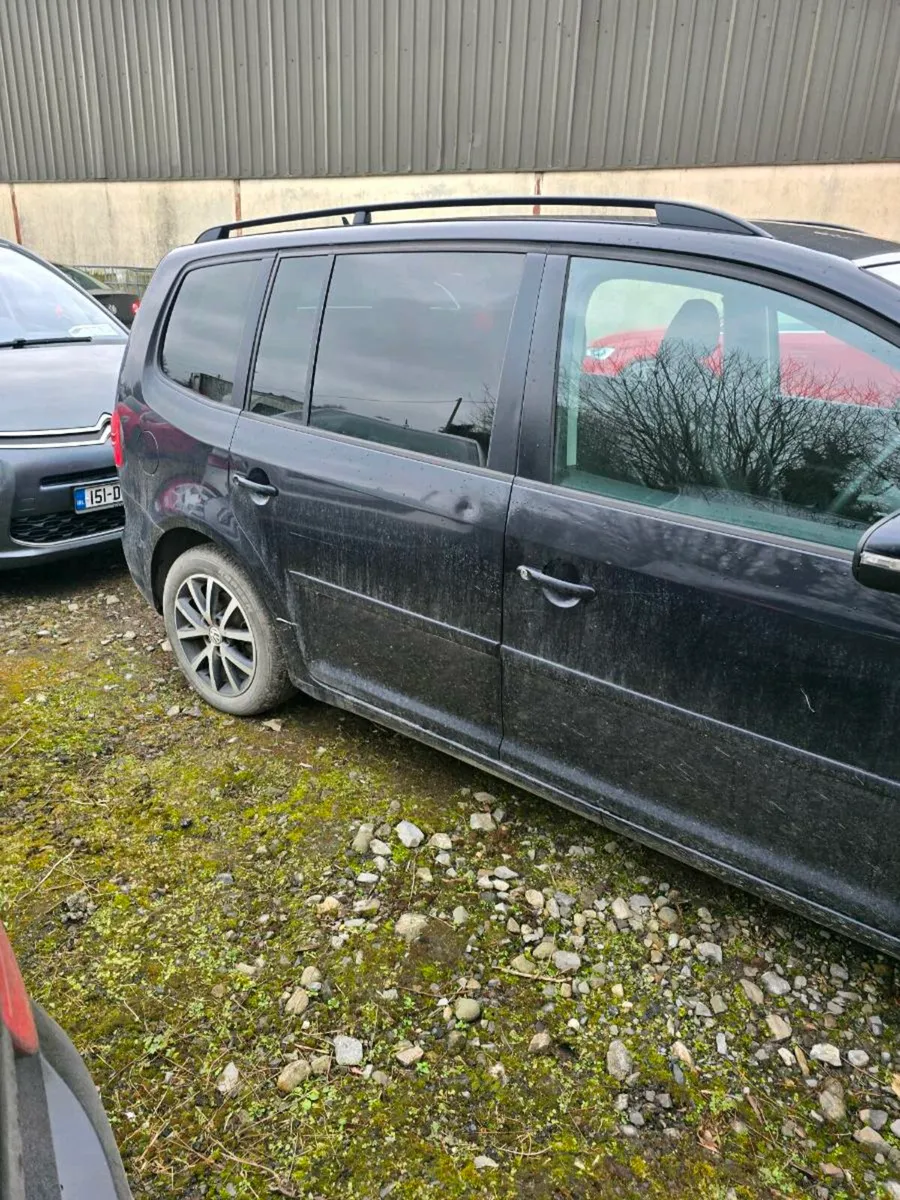 VW TOURAN 2010 1.6 TDI - Image 4