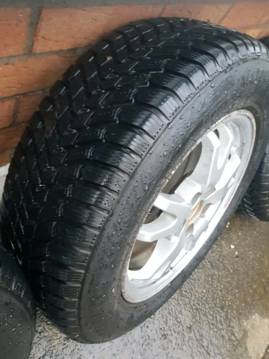 Prius alloys w like new tyres 195 65 15 Genuine - Image 2