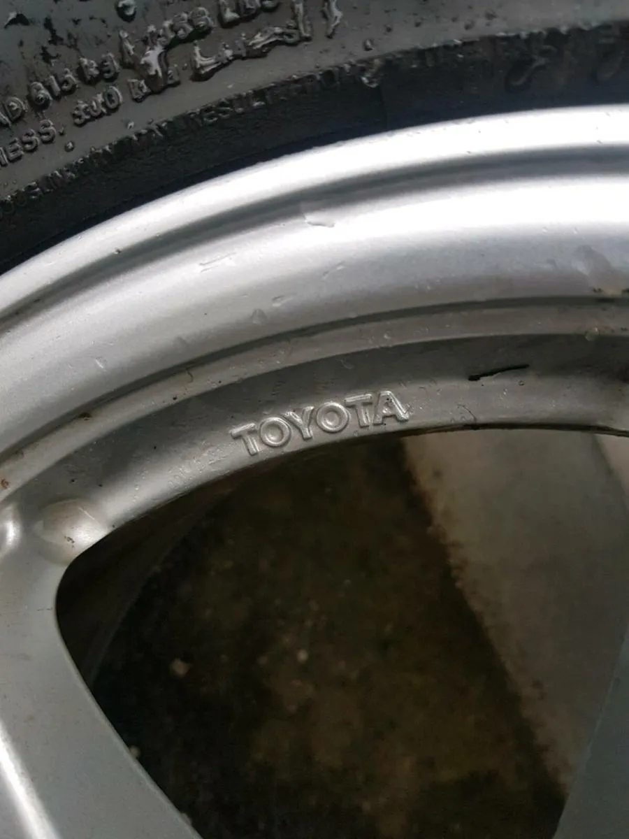 Prius alloys w like new tyres 195 65 15 Genuine - Image 4