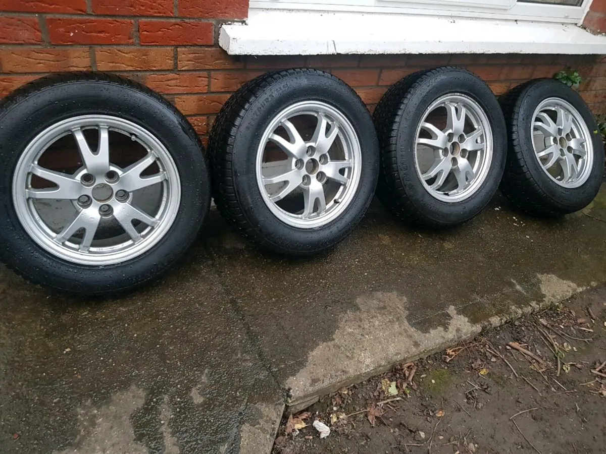 Prius alloys w like new tyres 195 65 15 Genuine - Image 1
