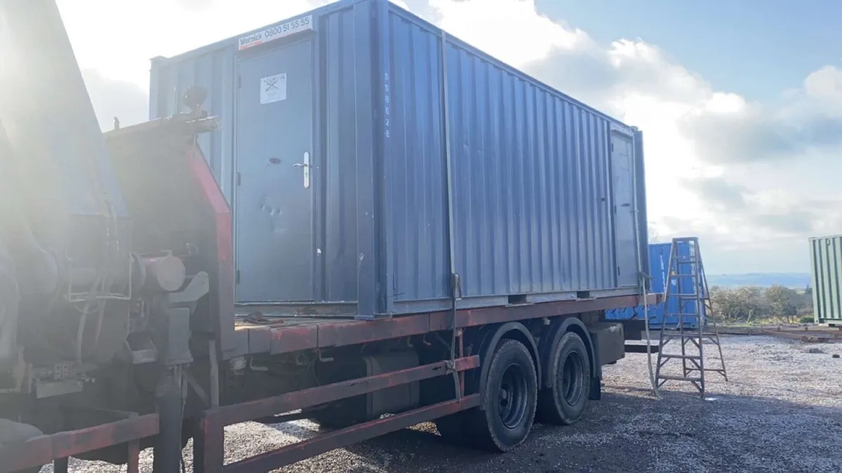 20*8 antivandle toilet block - Image 2