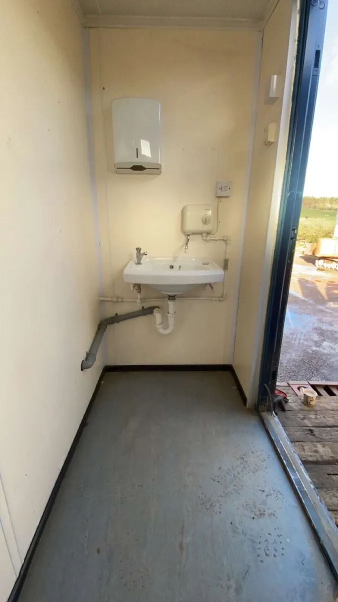 20*8 antivandle toilet block - Image 3