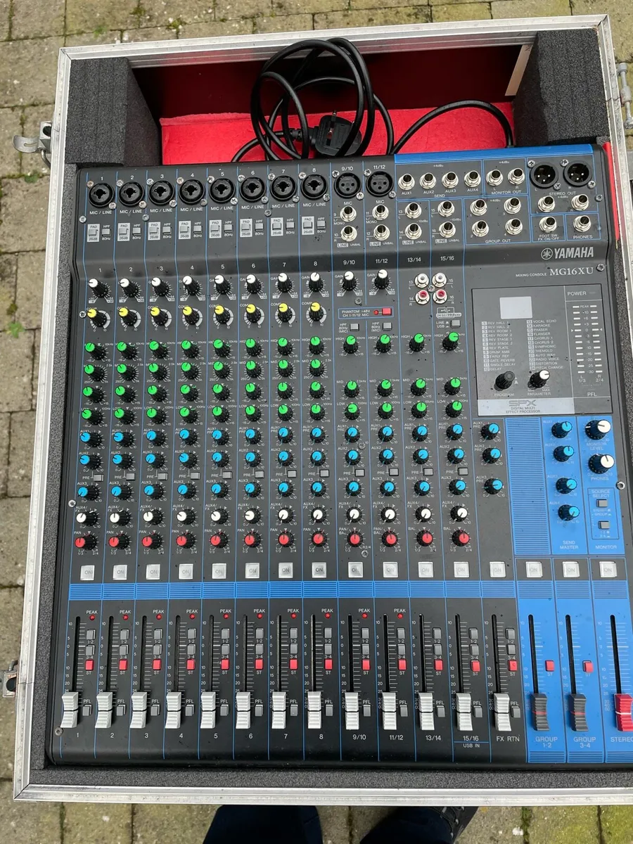 Yamaha MG16XU Mixing console - Image 1