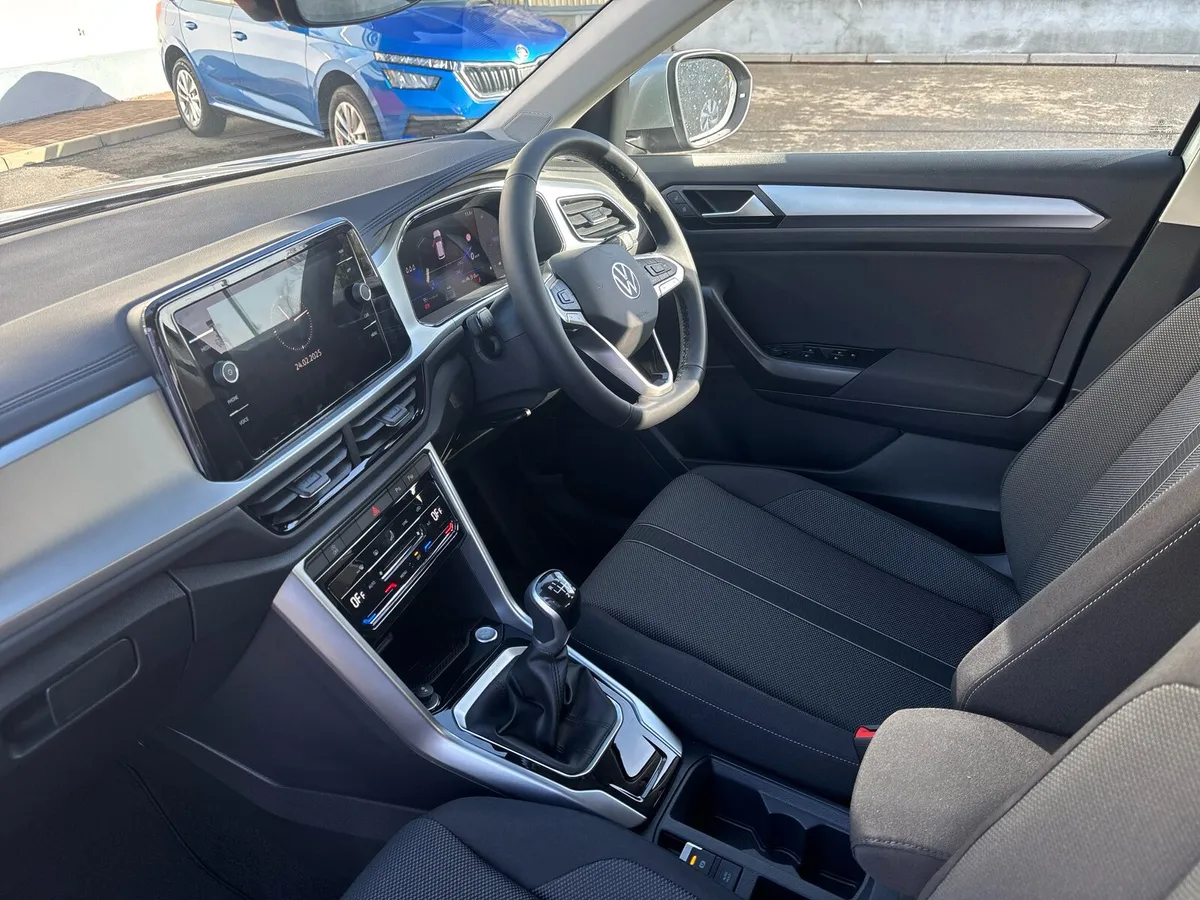 Volkswagen T-Roc Life 1.0TSI 116HP Manual - Image 3