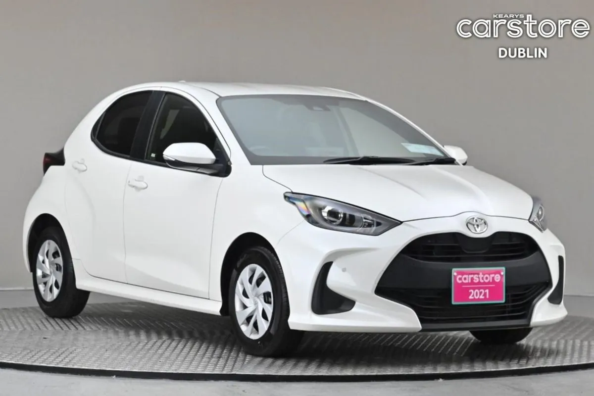 Toyota Yaris 1.0 Auto Petrol  reverse Cam park Se - Image 1