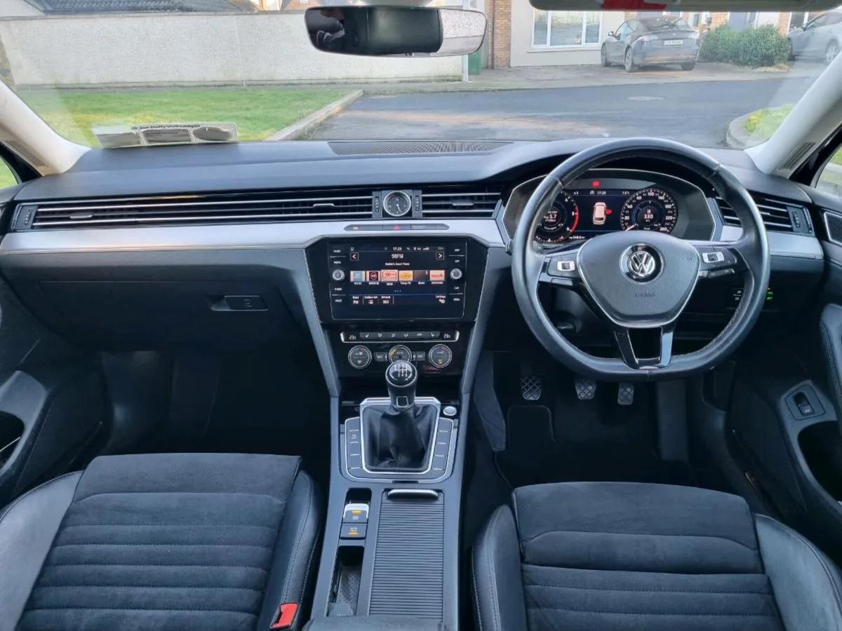 2018 Volkswagen Passat Estate Highline Edition - Image 4